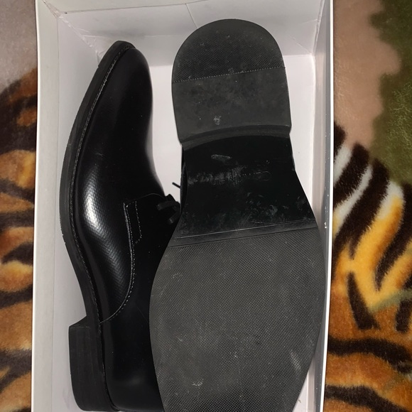 Size 9 church/dress shoes - Picture 3 of 5